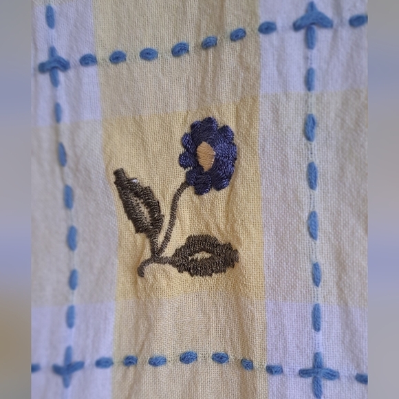 Womens embroidered/ checkered button-down top. - Picture 5 of 8